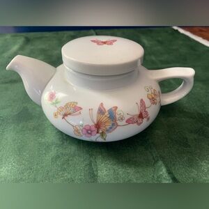 1980 Squat Toscany teapot